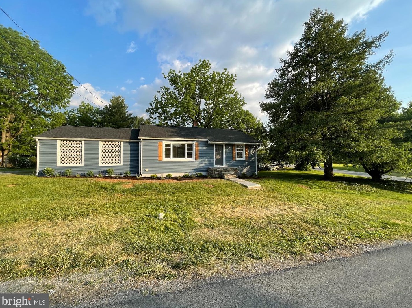 209 5th Ave, Ranson, WV 25438-1614