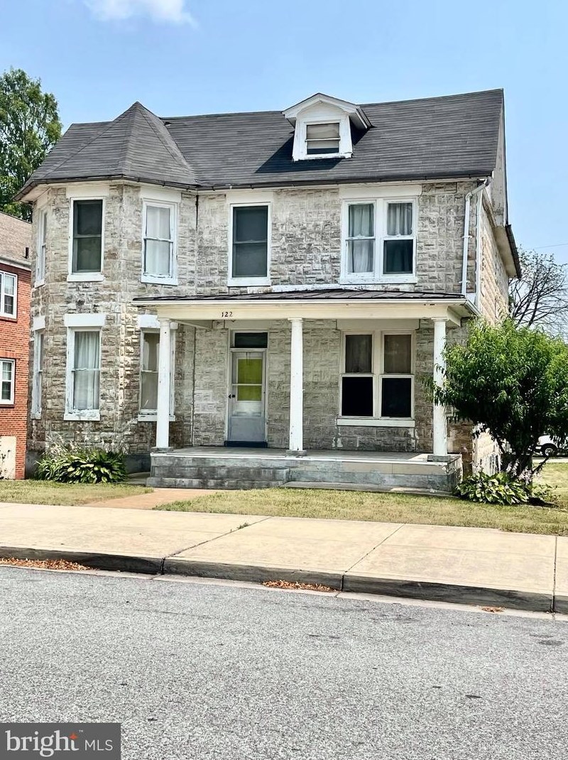 122 3rd Ave, Ranson, WV 25438-1641