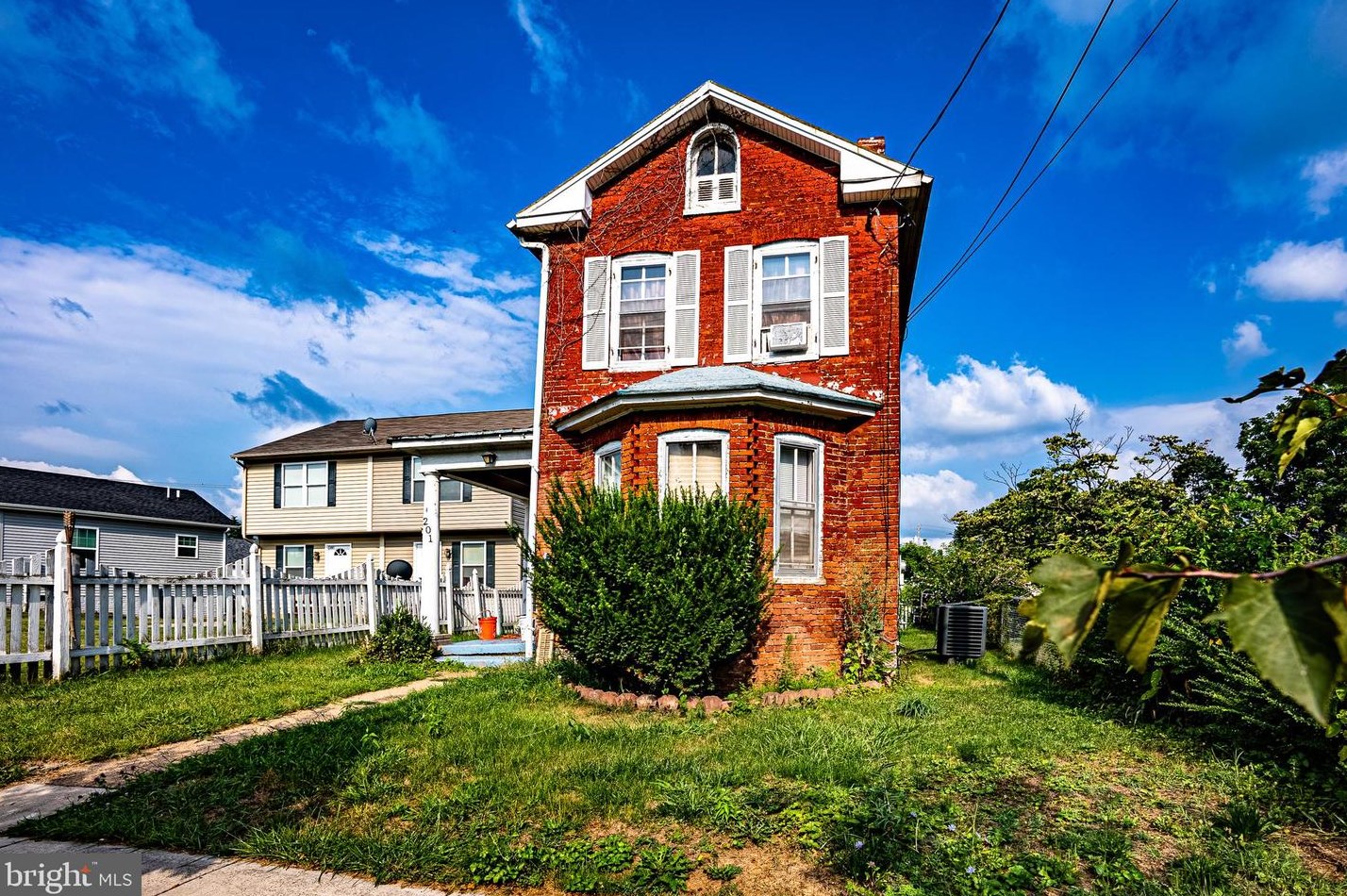 201 Fairfax Blvd, Ranson, WV 25438-1607