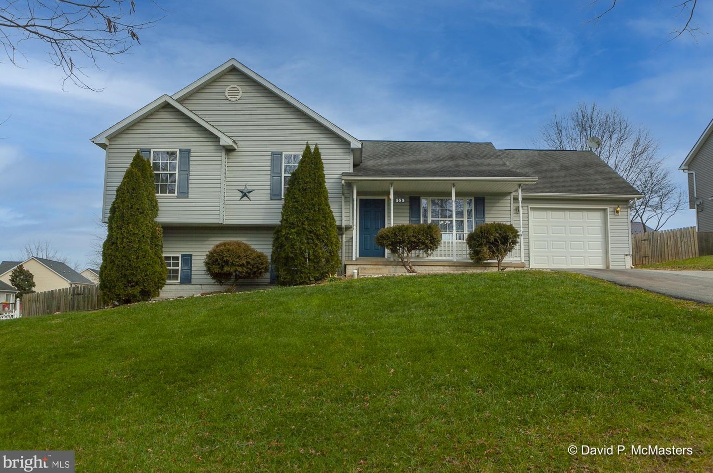 555 Oak Lee Dr, Ranson, WV 25438-4826