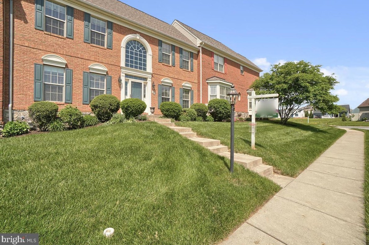 35 Beallair Square Dr, Charles Town, WV 25414