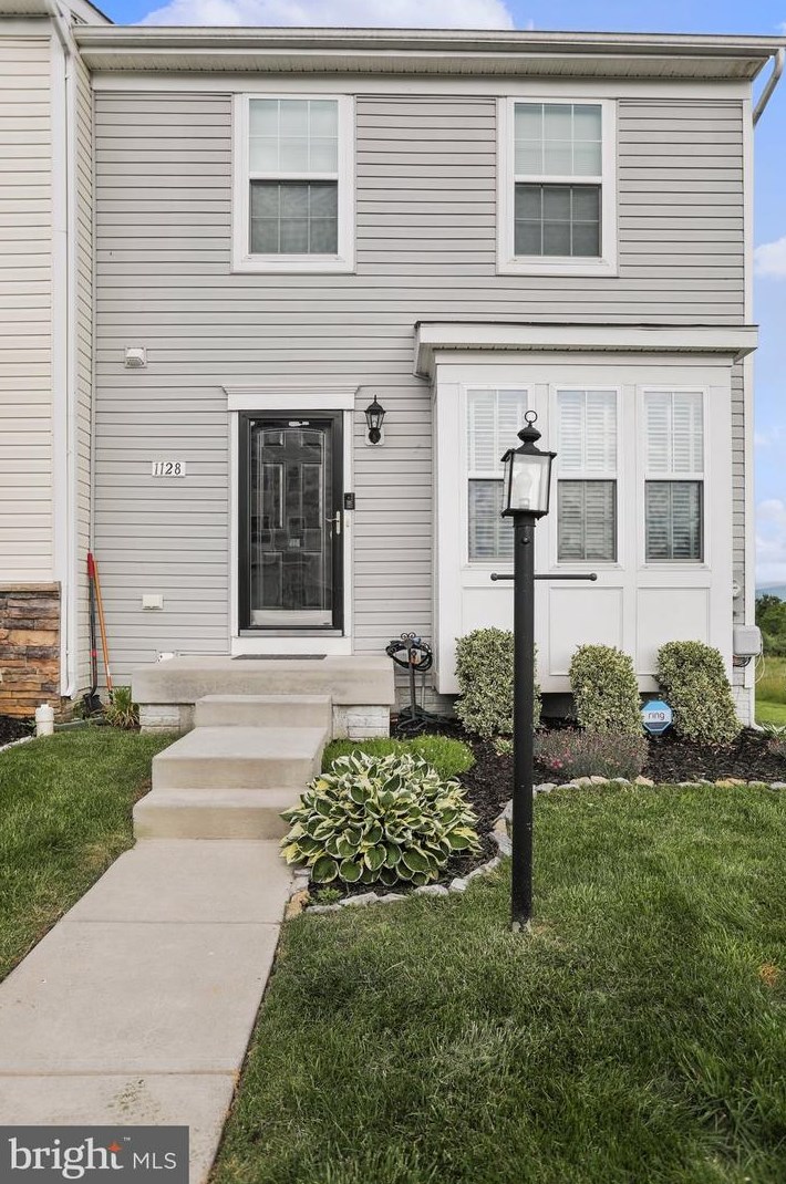 1128 Stallion St, Ranson, WV 25438-5741