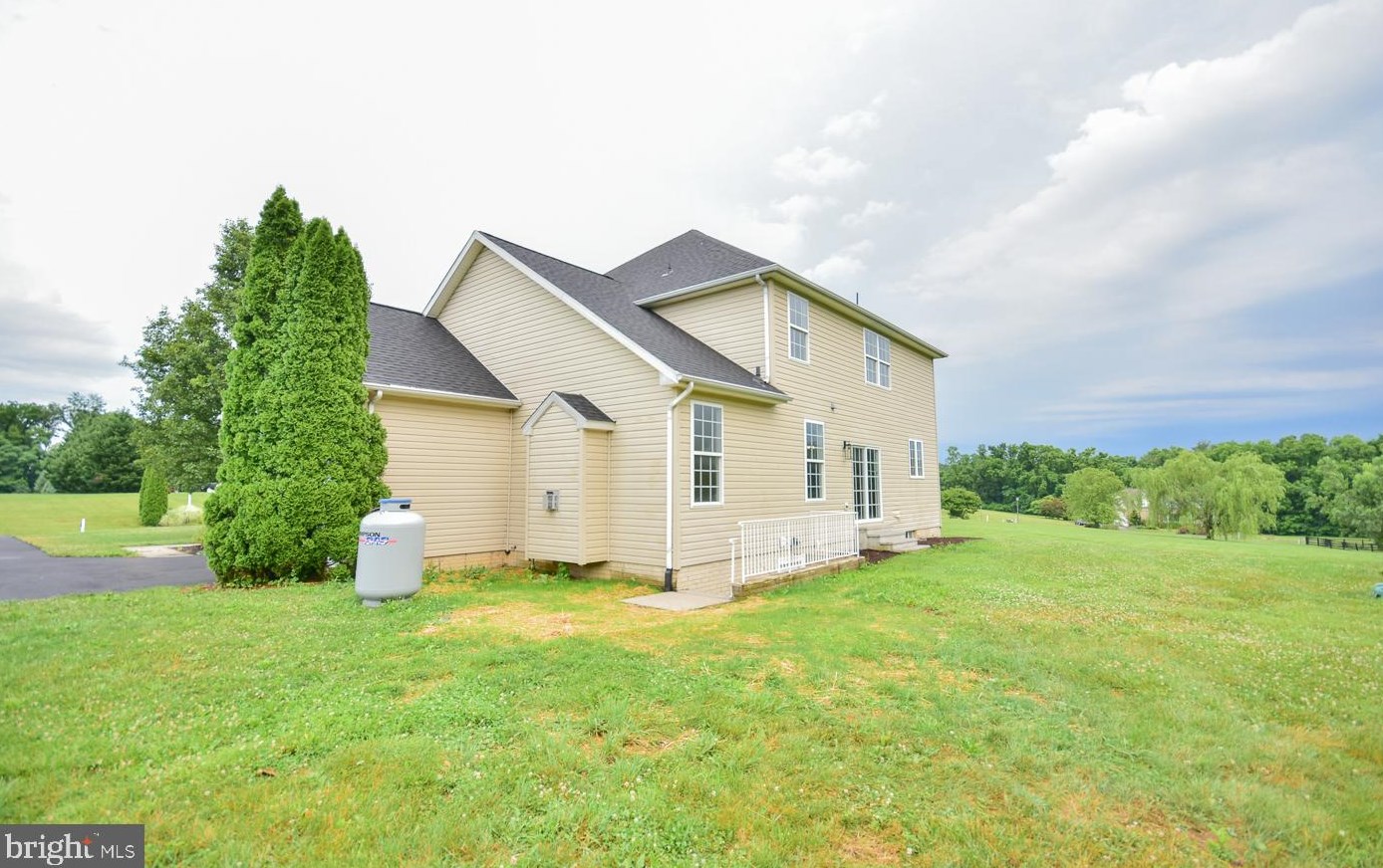 322 Equestrian Cir, Shenandoah Junction, WV 25442