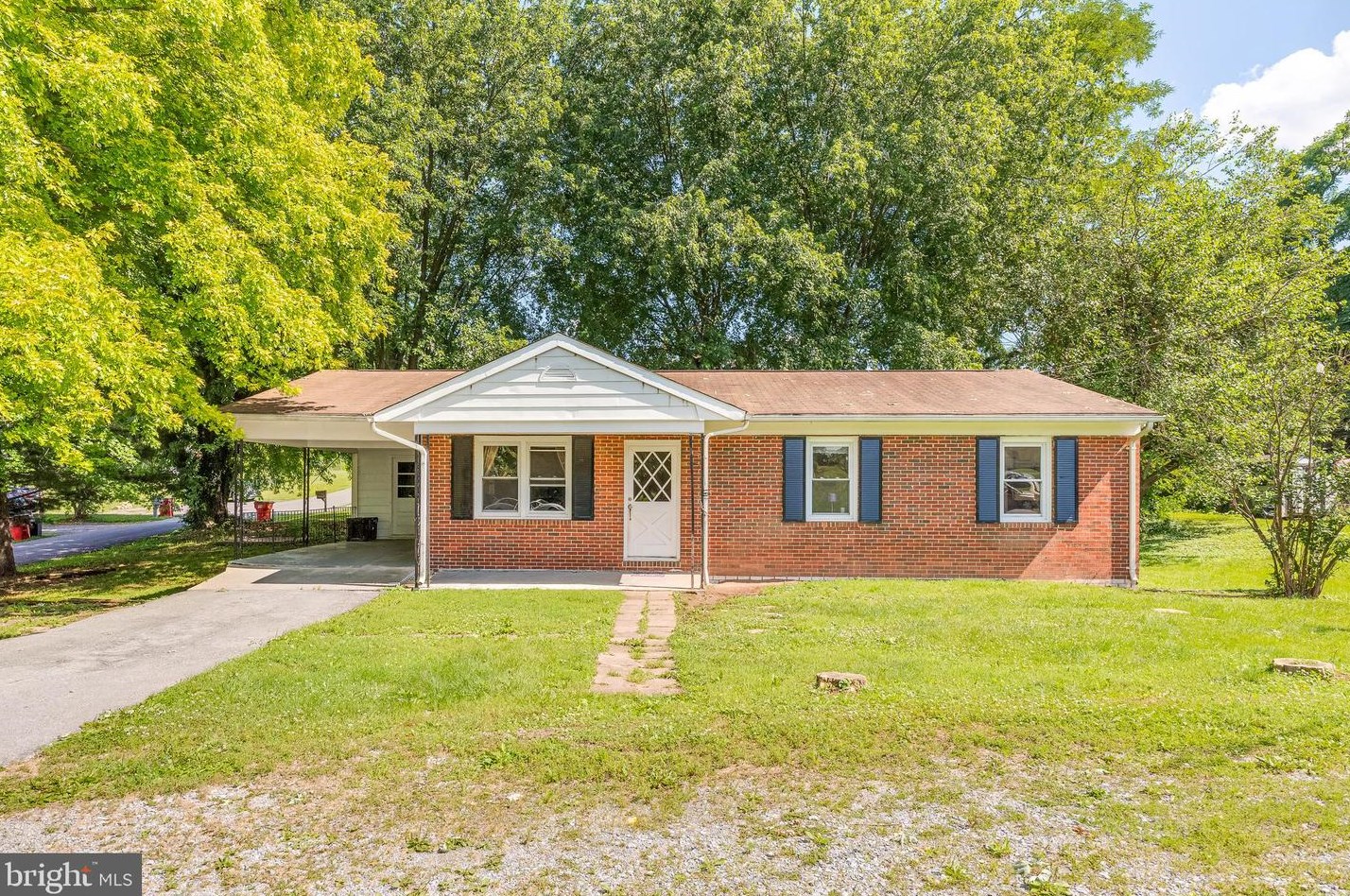 408 11th Ave, Ranson, WV 25438-1742