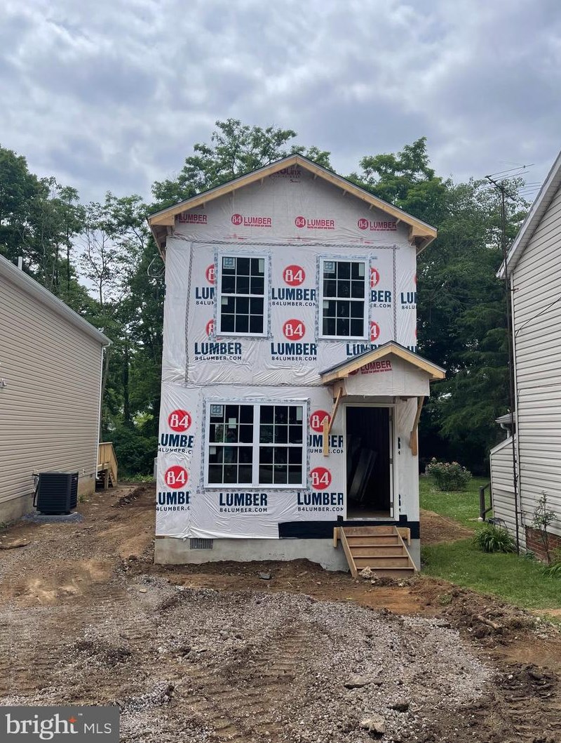 406 S Charles St, Charles Town, WV 25414