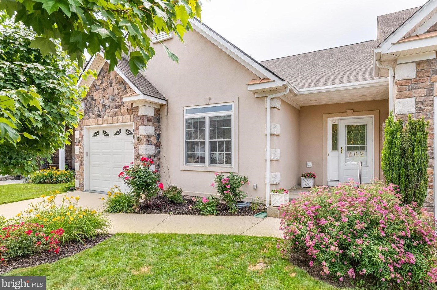 202 Baltusrol Dr, Charles Town, WV 25414