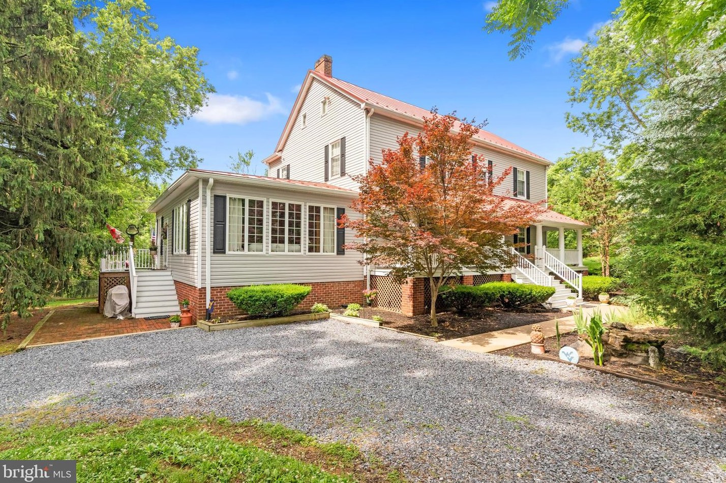 656 Old Cave Rd, Charles Town, WV 25414