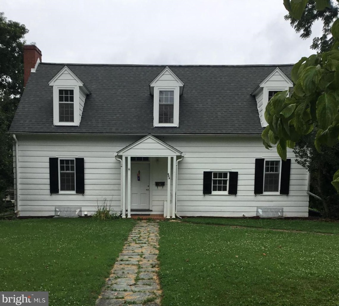 609 S Mildred St, Charles Town, WV 25414