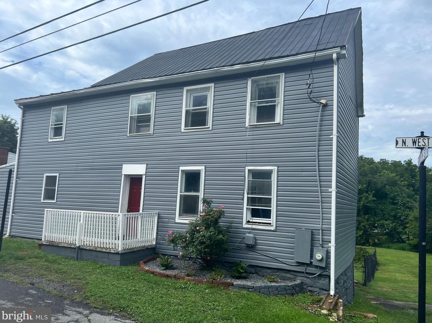 218 N West St, Charles Town, WV 25414