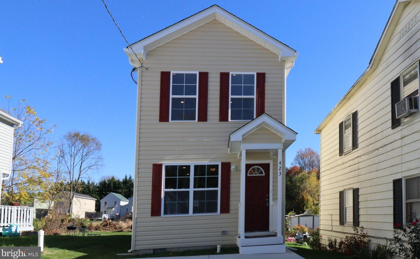 423 S Lawrence St, Charles Town, WV 25414