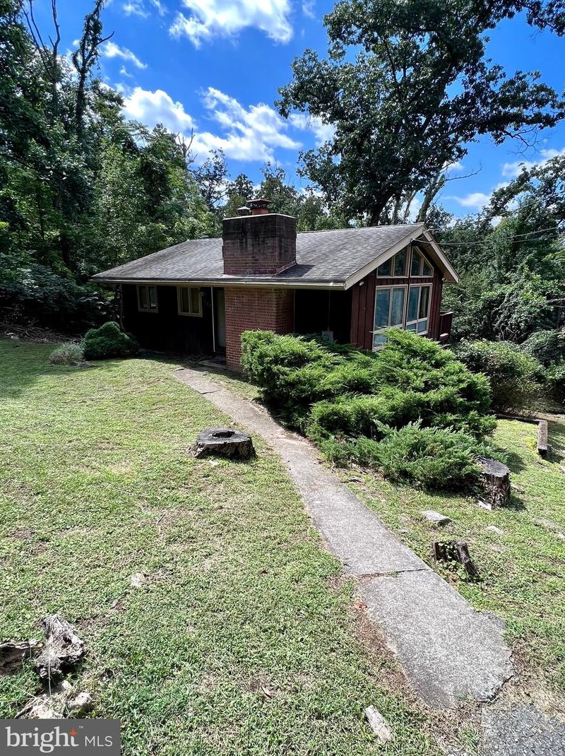 327 Cub Run Ln, Harpers Ferry, WV 25425