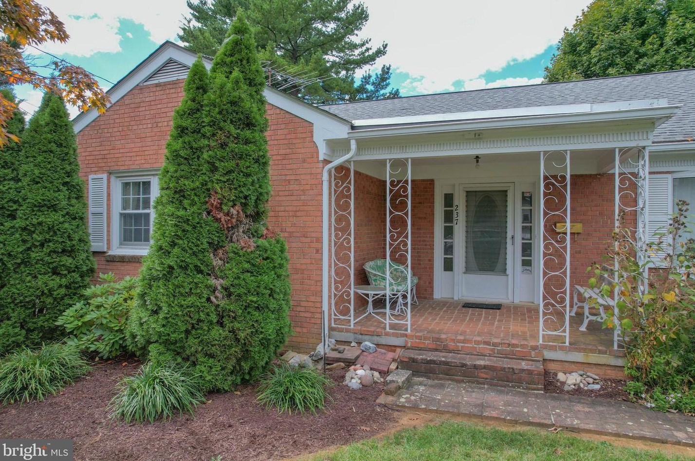 237 Jefferson Ave, Charles Town, WV 25414