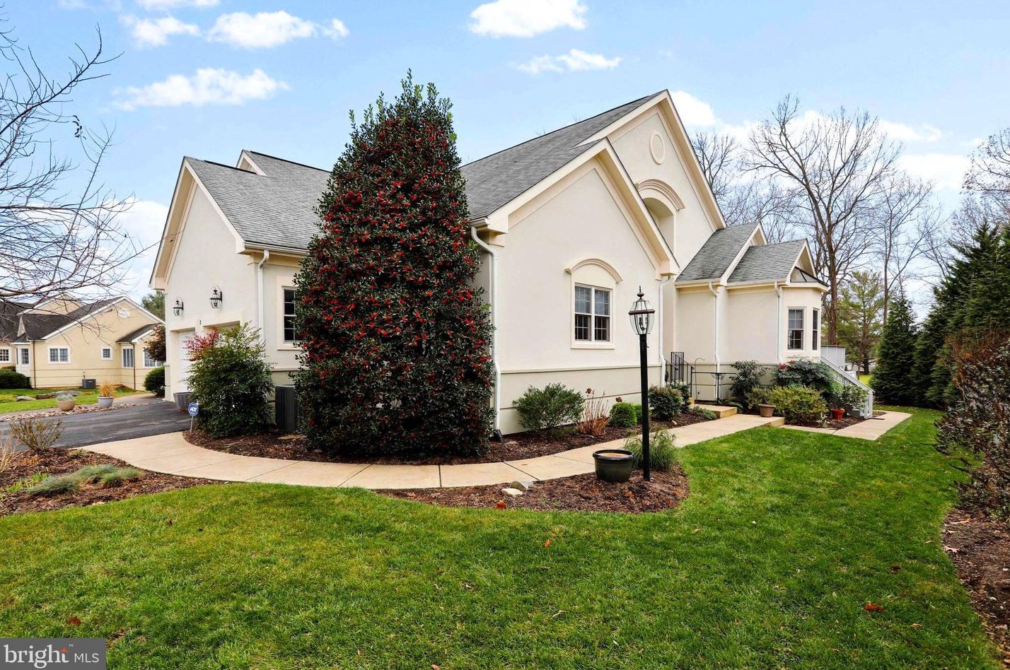 32 Juniper Dr, Shepherdstown, WV 25443