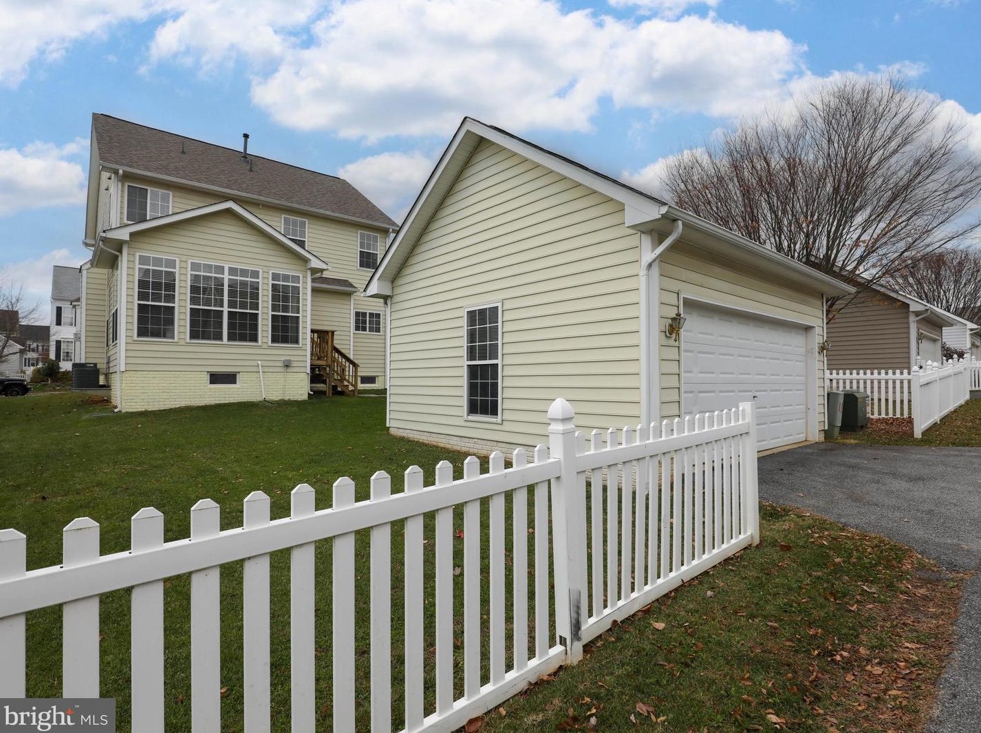 72 Silverleaf Dr, Charles Town, WV 25414