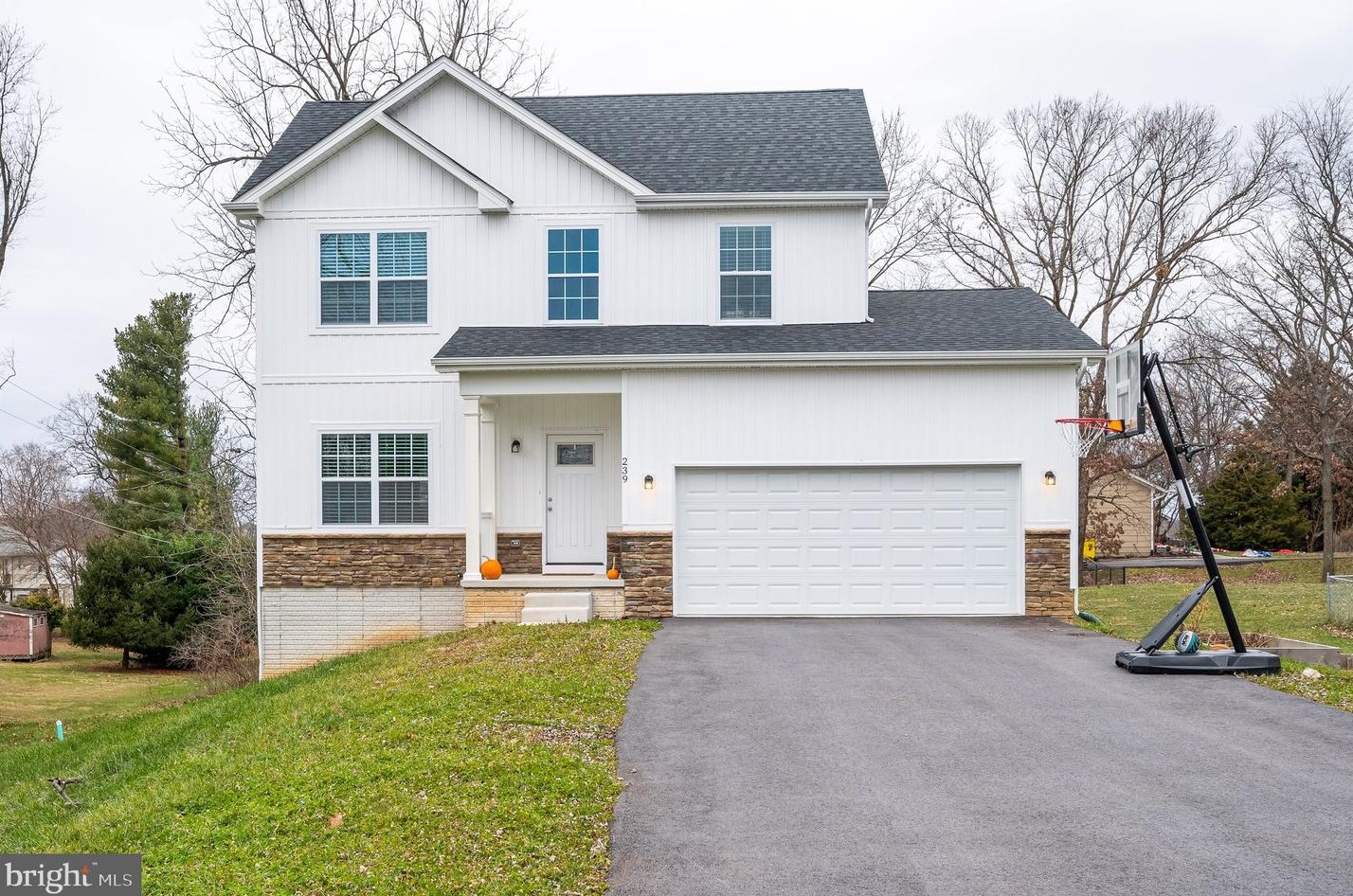 239 Sunlite Dr, Charles Town, WV 25414