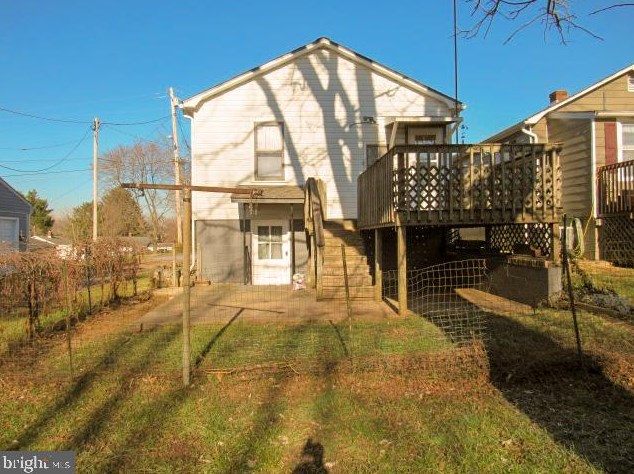 207 5th Ave, Ranson WV  25438-1614 exterior