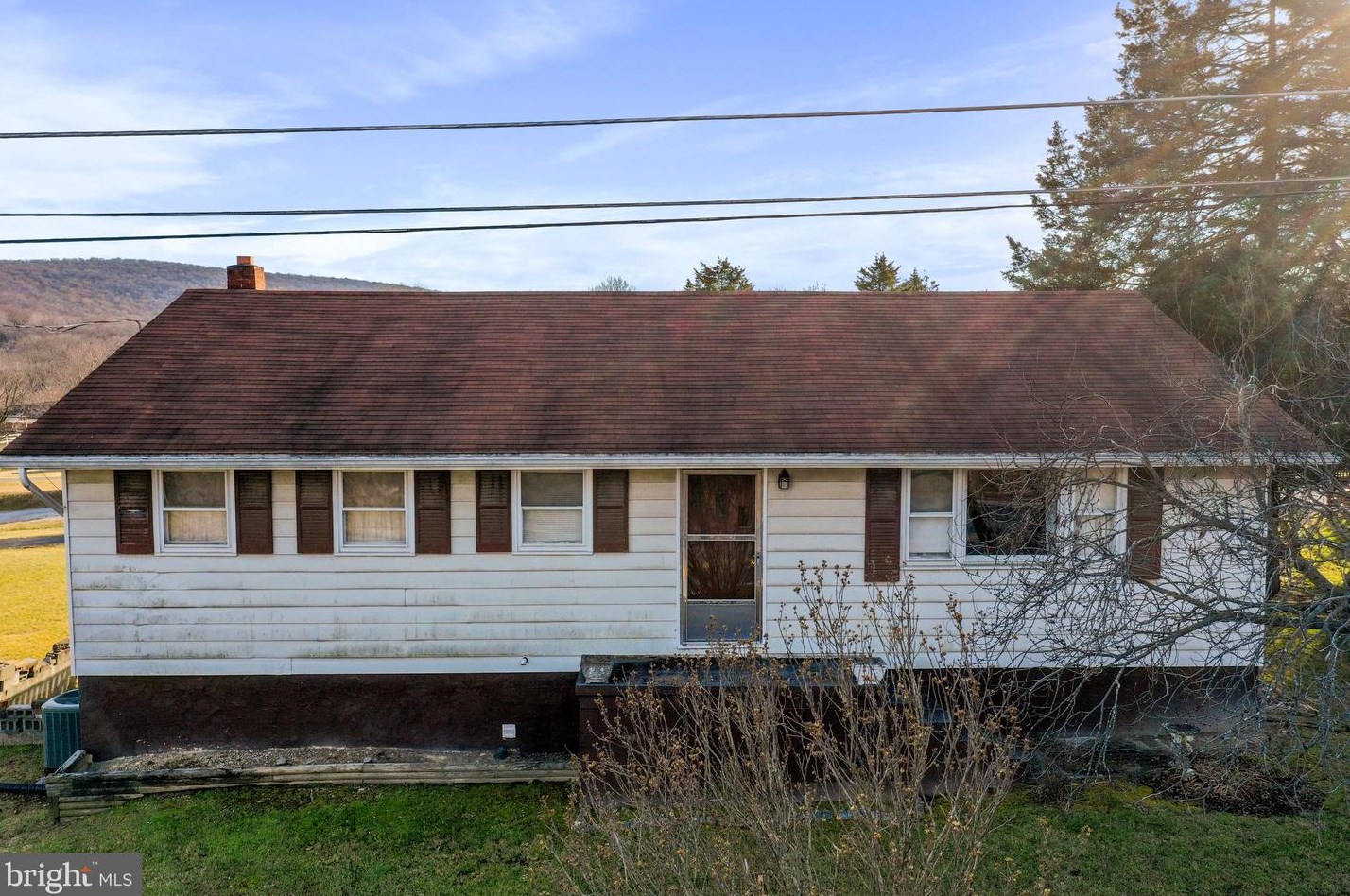 201 Pointfield Dr, Harpers Ferry, WV 25425