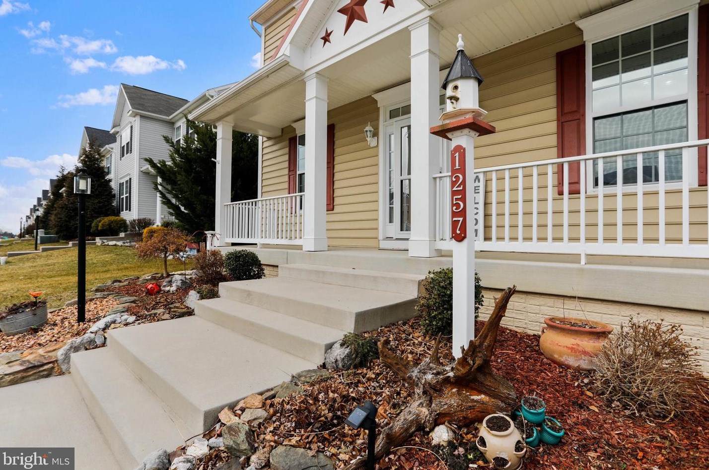 1257 Fairfax Blvd, Ranson WV  25438-5740 exterior