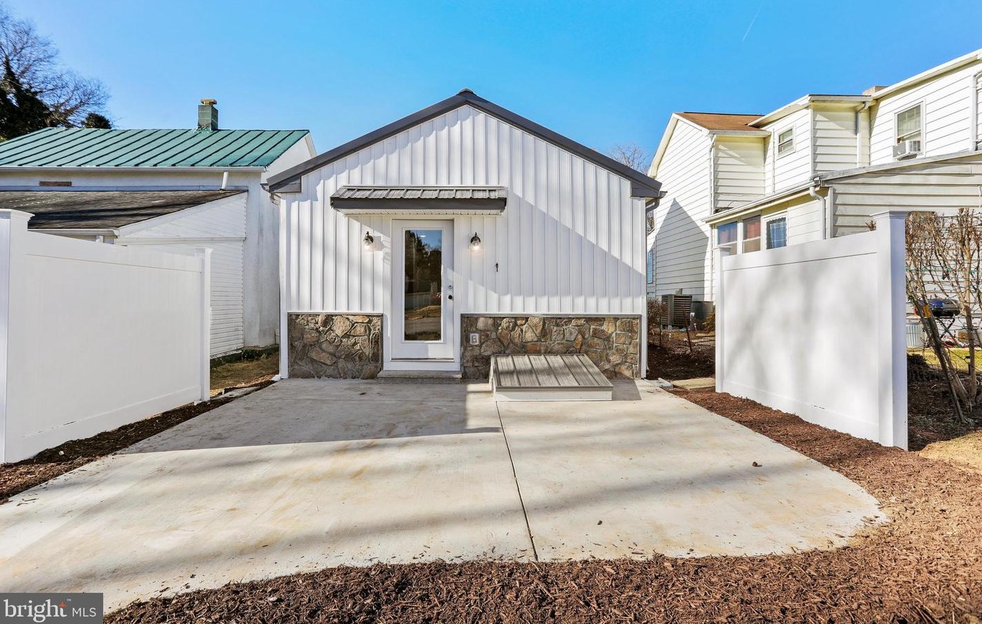429 S Lawrence St, Charles Town, WV 25414