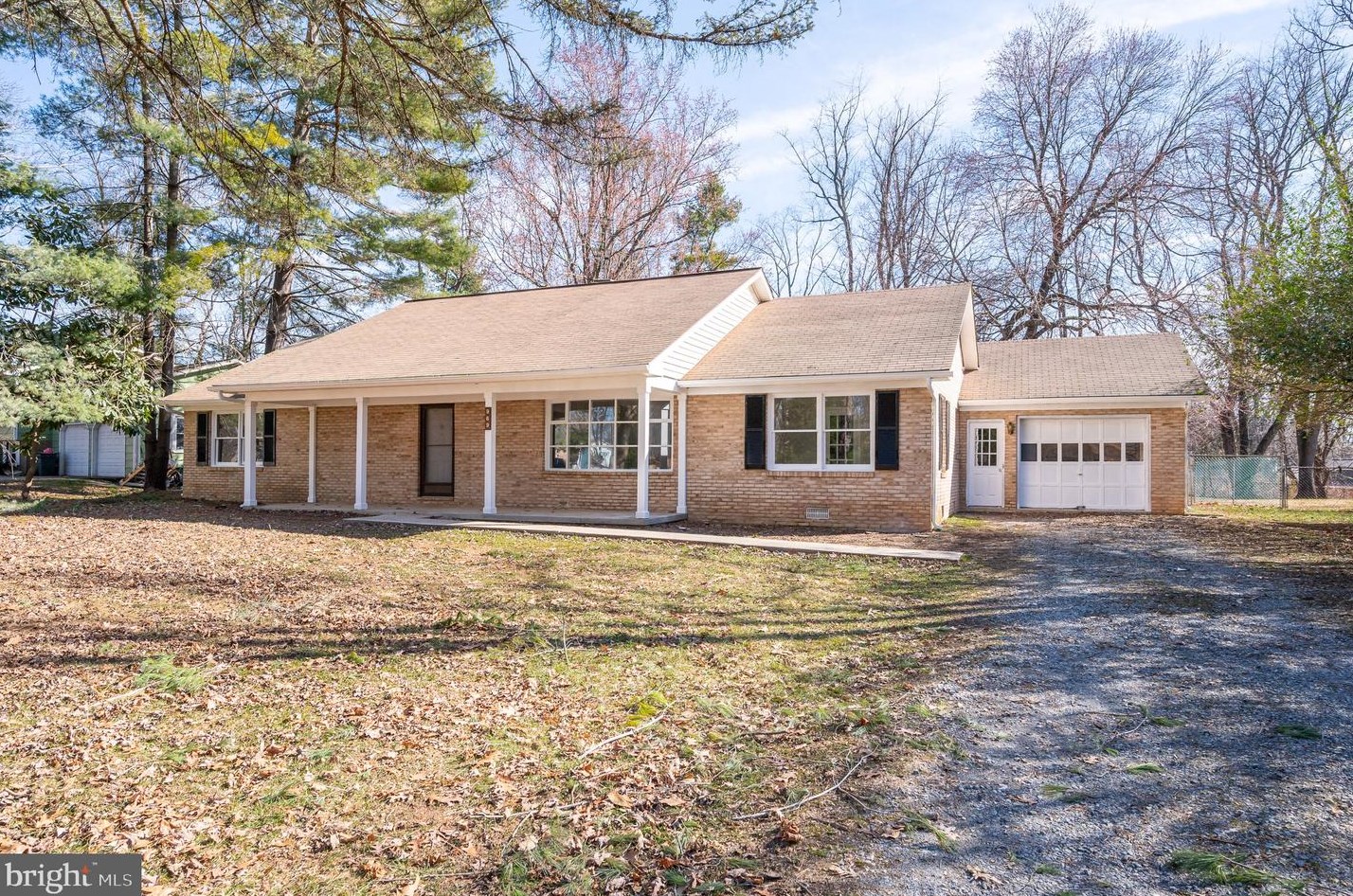 969 Tuscawilla Dr, Charles Town, WV 25414