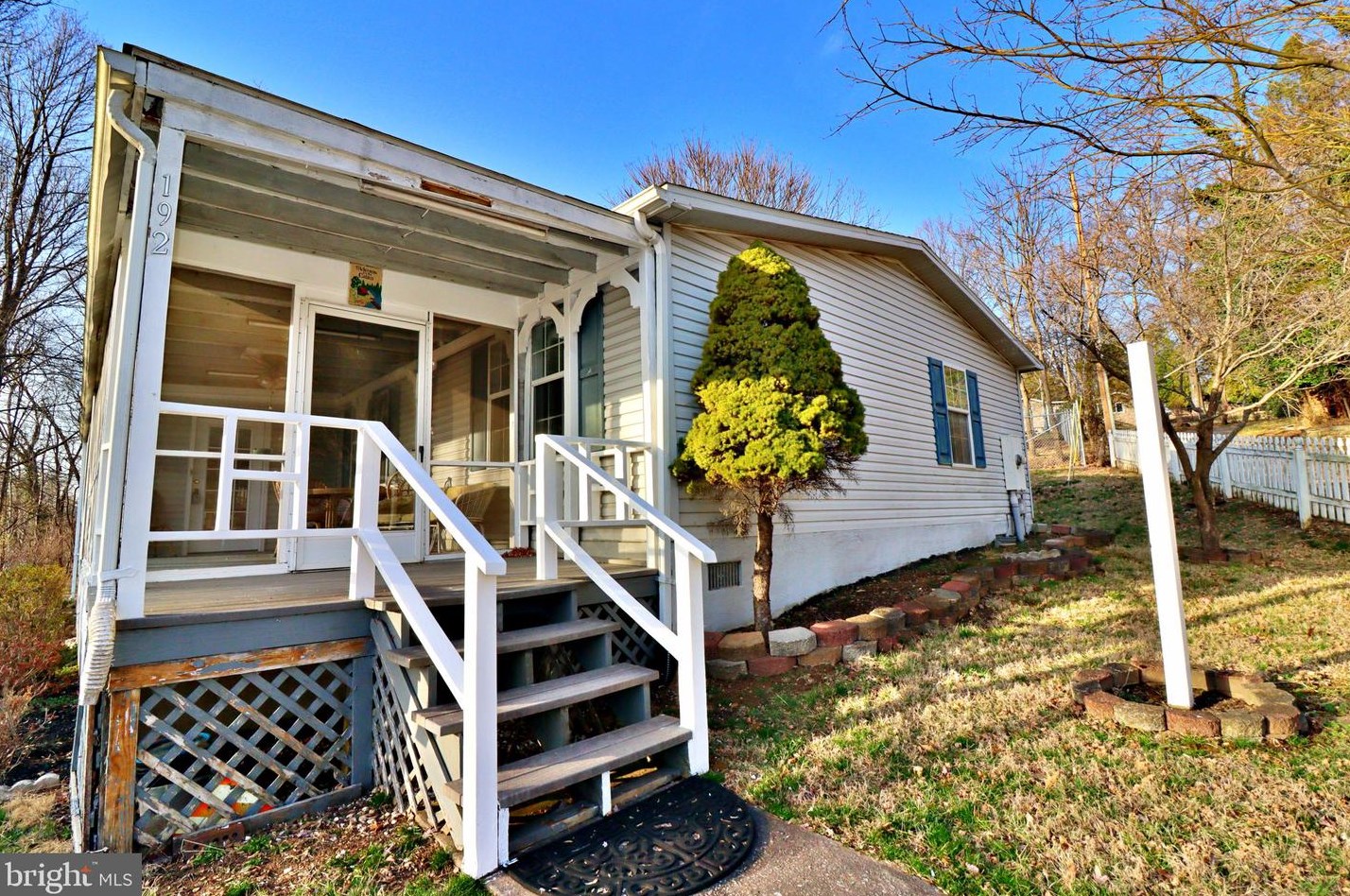 192 Stone Bear Ln, Harpers Ferry, WV 25425