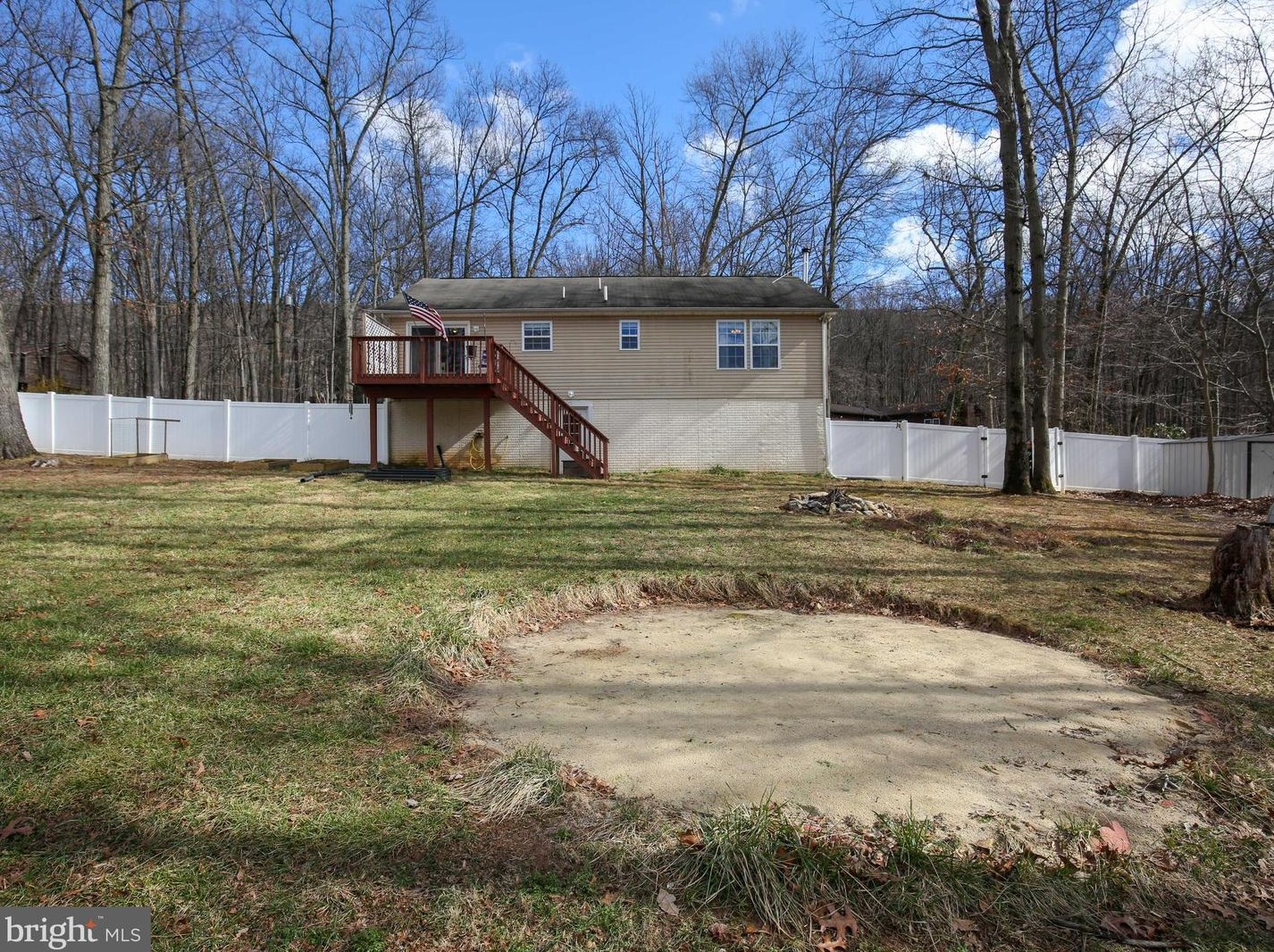 111 Honeysuckle Ln, Harpers Ferry, WV 25425