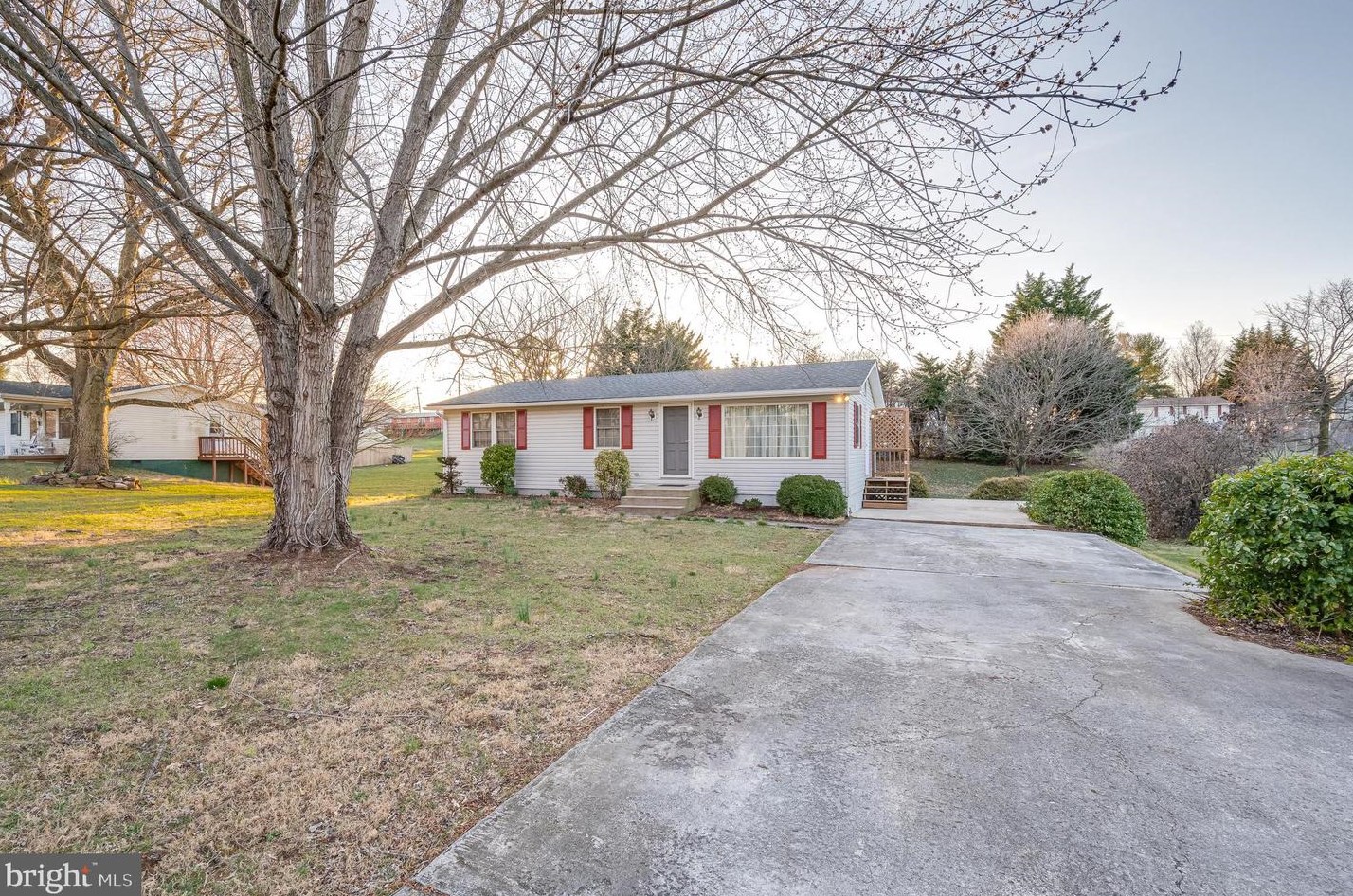 169 Azalea Dr, Charles Town, WV 25414