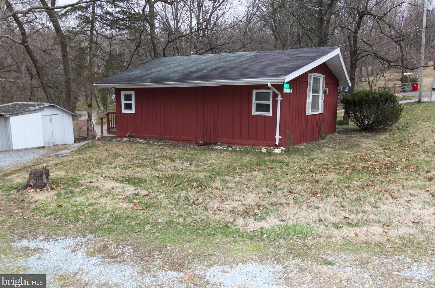 130 Greenwood Rd, Harpers Ferry, WV 25425