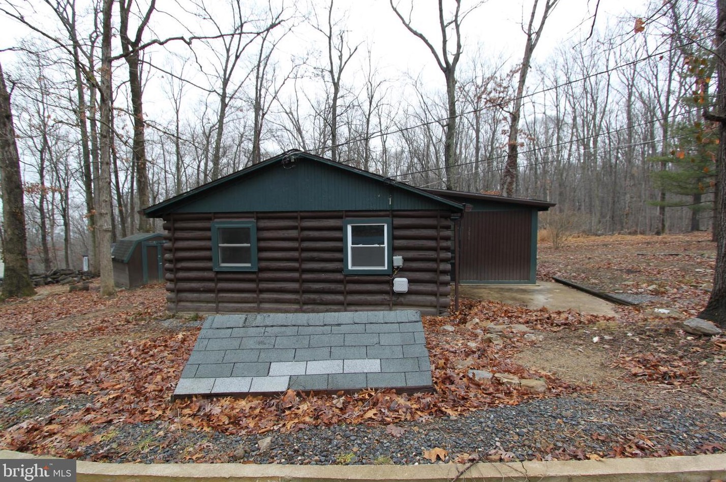 560 Shenandoah River Dr, Harpers Ferry, WV 25425