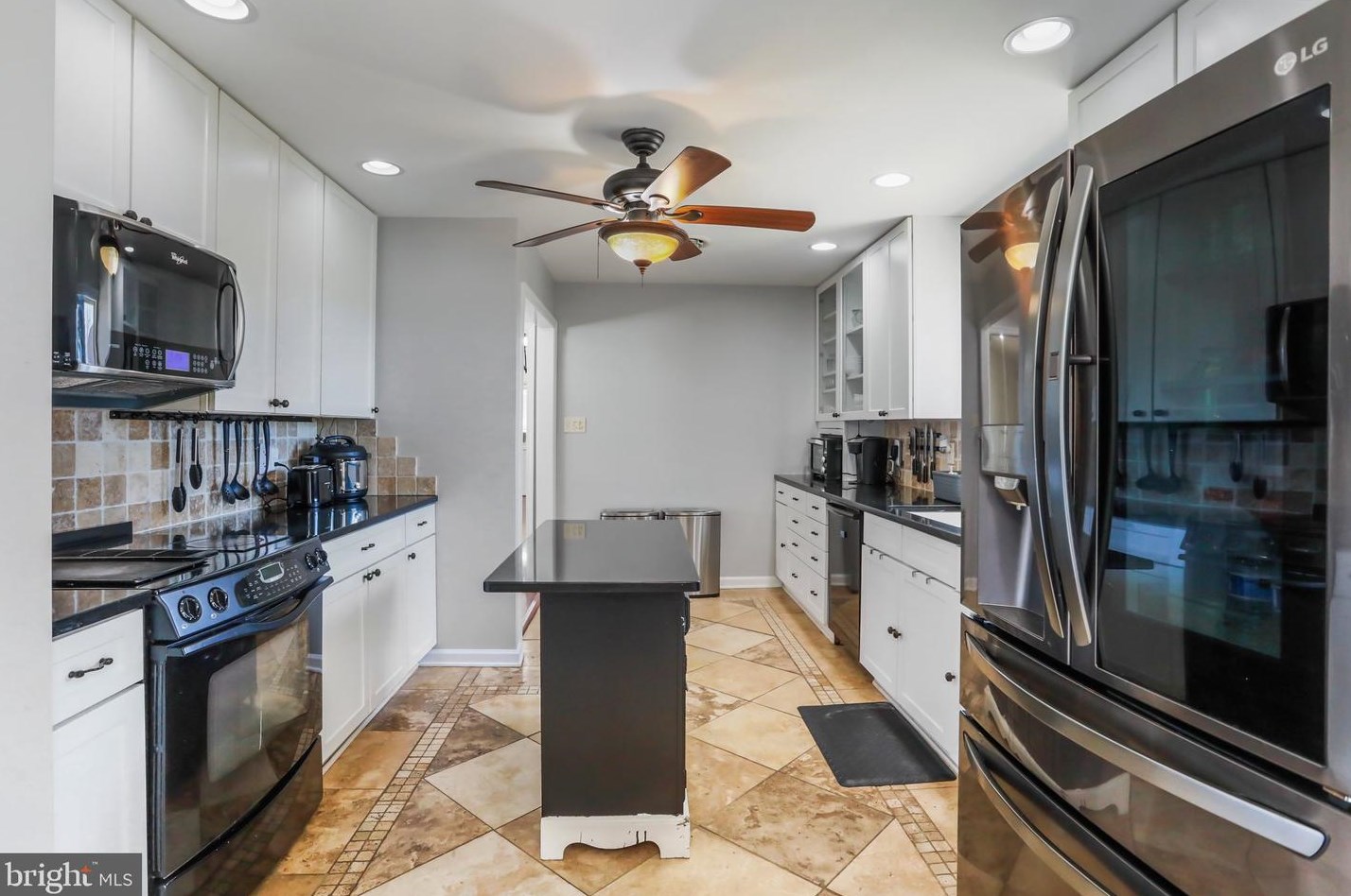 224 Old Leetown Pike, Martinsburg WV 25430-5561 exterior