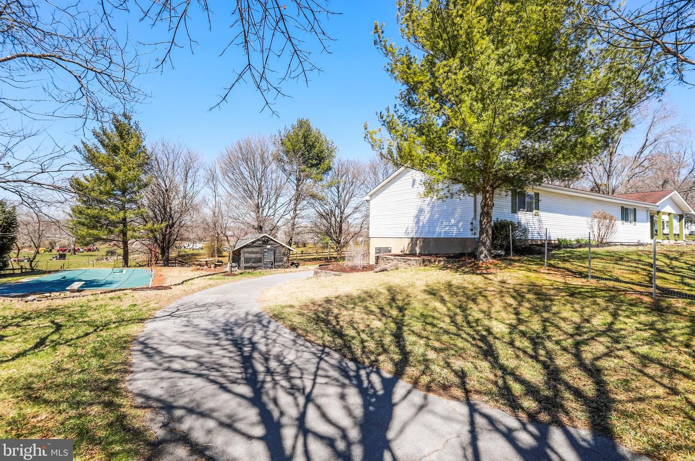 224 Old Leetown Pike, Martinsburg WV 25430-5561 exterior