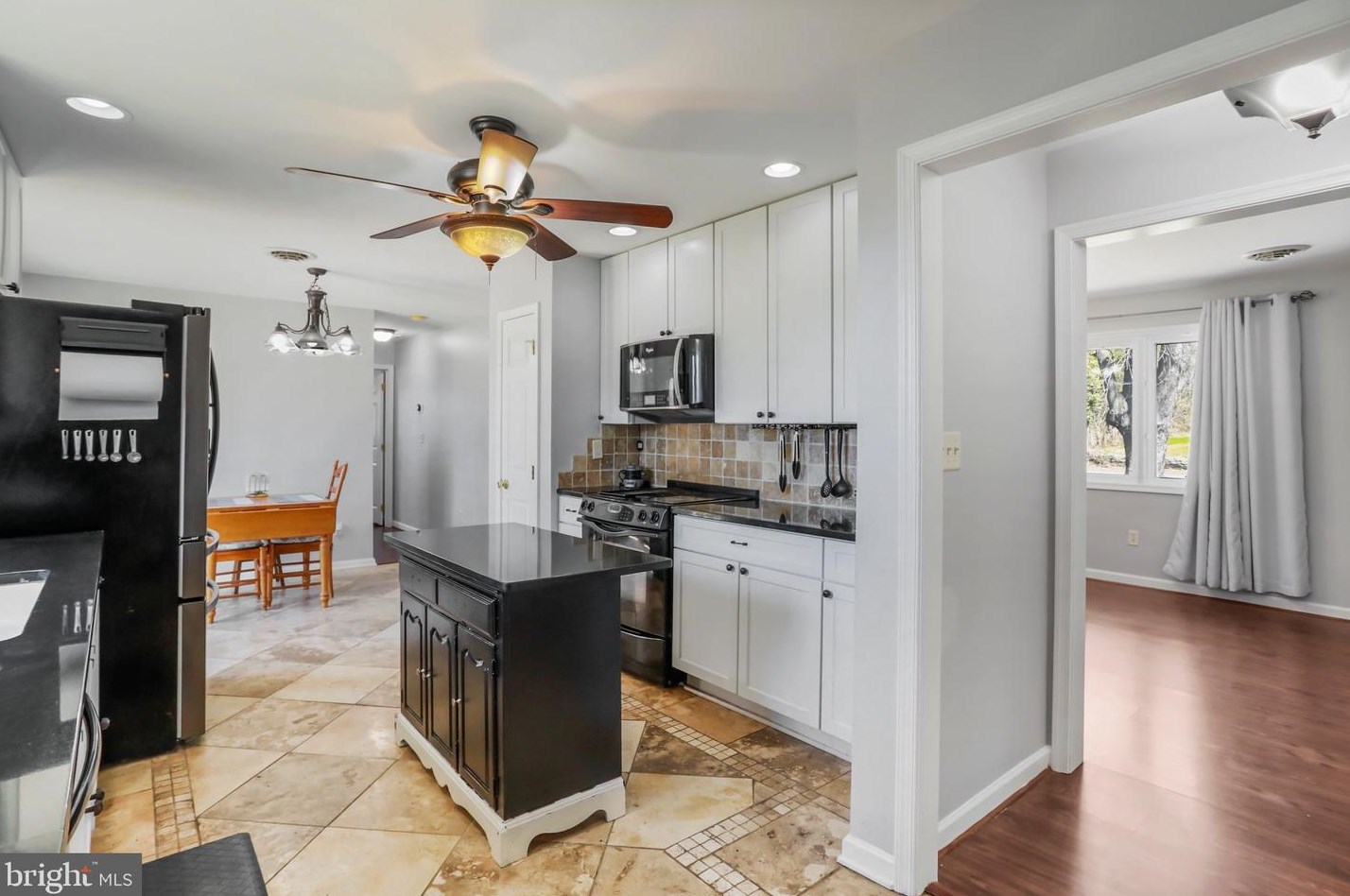 224 Old Leetown Pike, Martinsburg WV 25430-5561 exterior