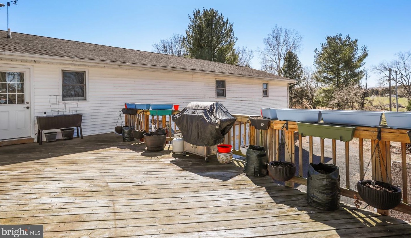 224 Old Leetown Pike, Martinsburg WV 25430-5561 exterior