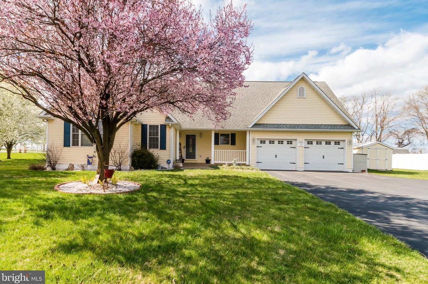 94 Hackney Ln, Charles Town, WV 25414