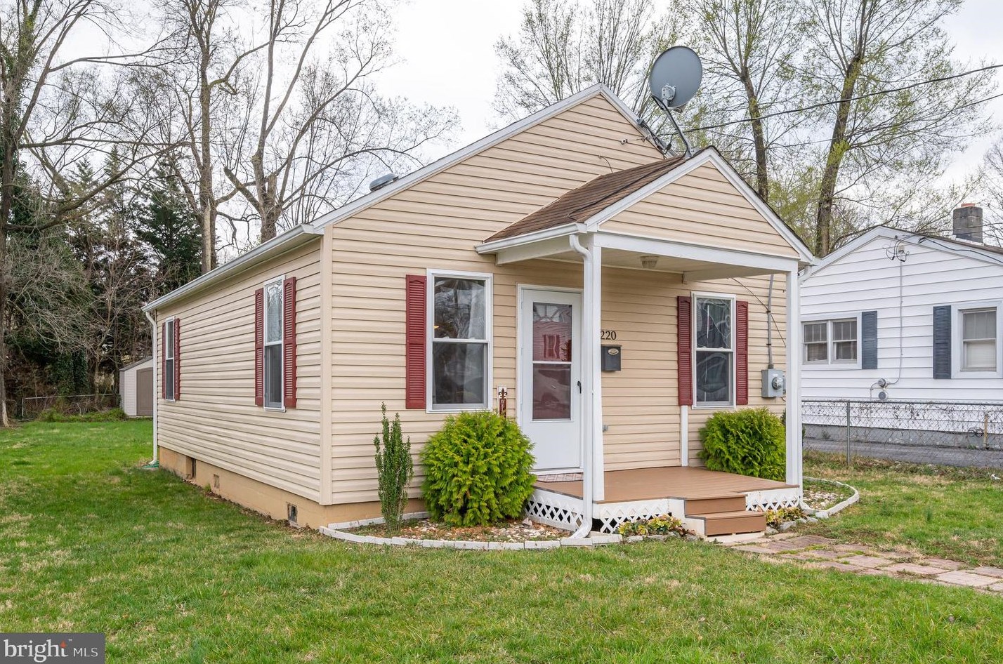 220 2nd Ave, Ranson WV  25438-1636 exterior