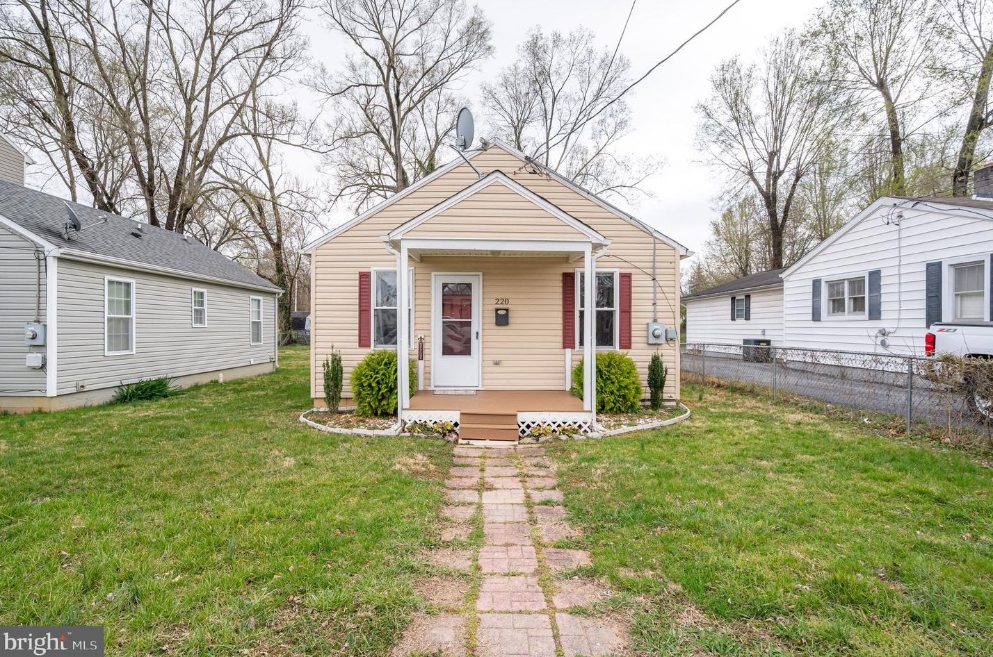220 E 2nd Ave, Ranson, WV 25438