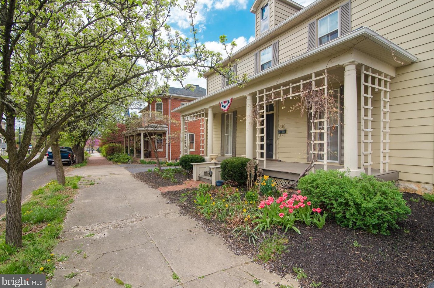316 E Washington St, Charles Town, WV 25414