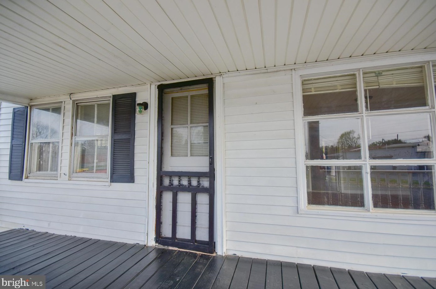 100 13th Ave, Ranson, WV 25438-1566