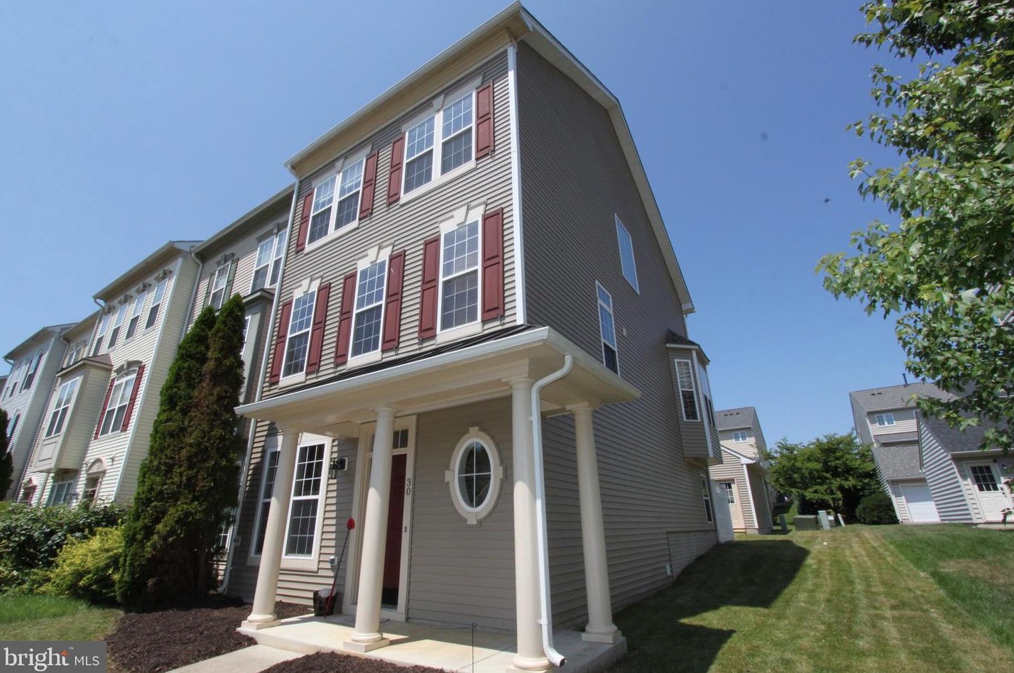 30 Davis St, Charles Town, WV 25414