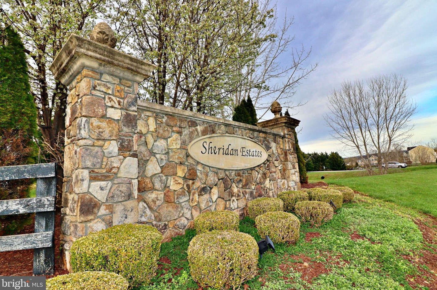 982 Chickamauga Dr, Harpers Ferry, WV 25425