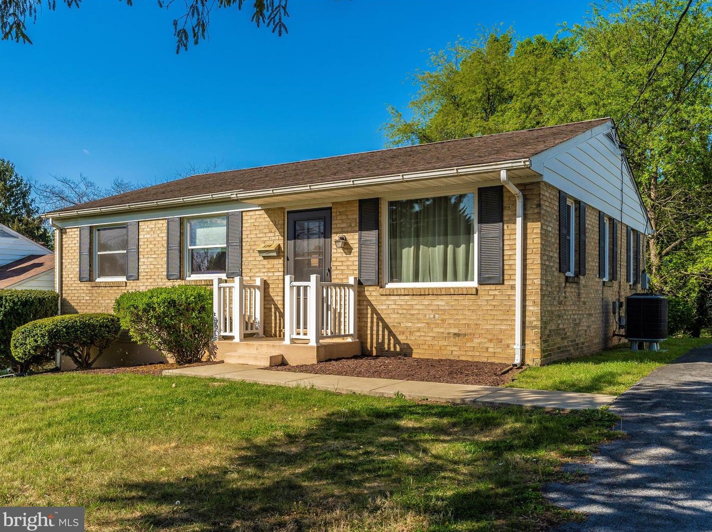 524 Brooke St, Charles Town WV  25414-1106 exterior