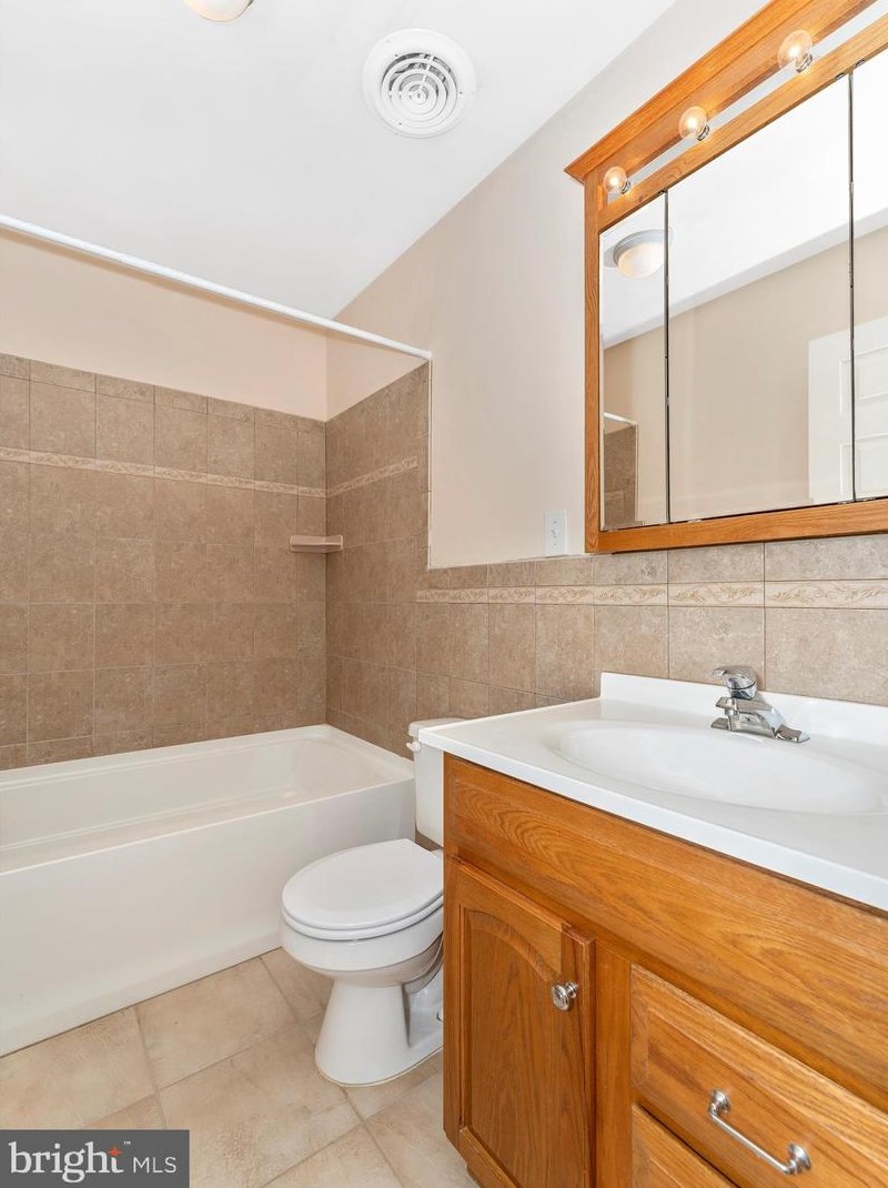 524 Brooke St, Charles Town WV  25414-1106 exterior