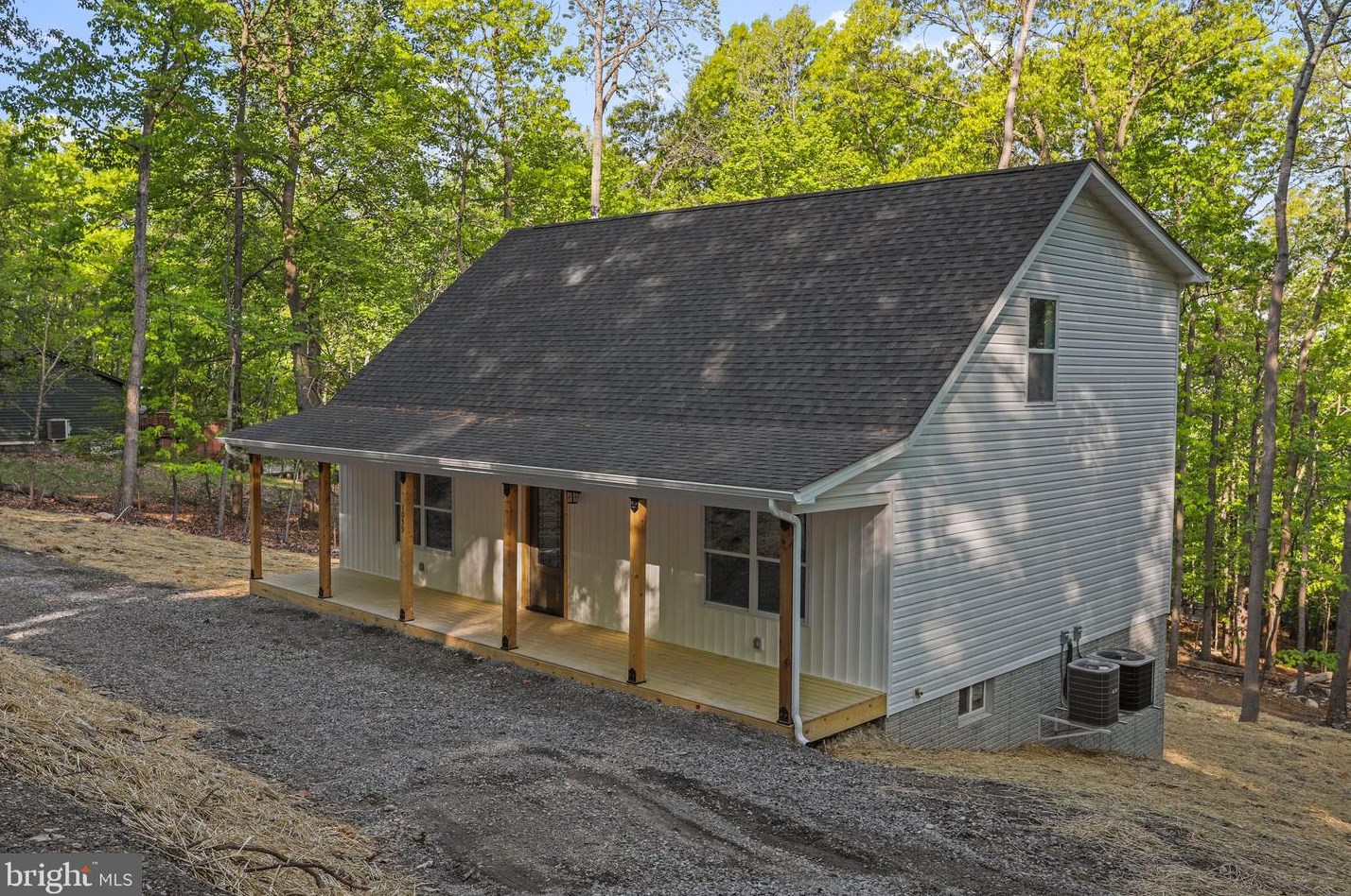 1059 Valley View Rd, Harpers Ferry, WV 25425