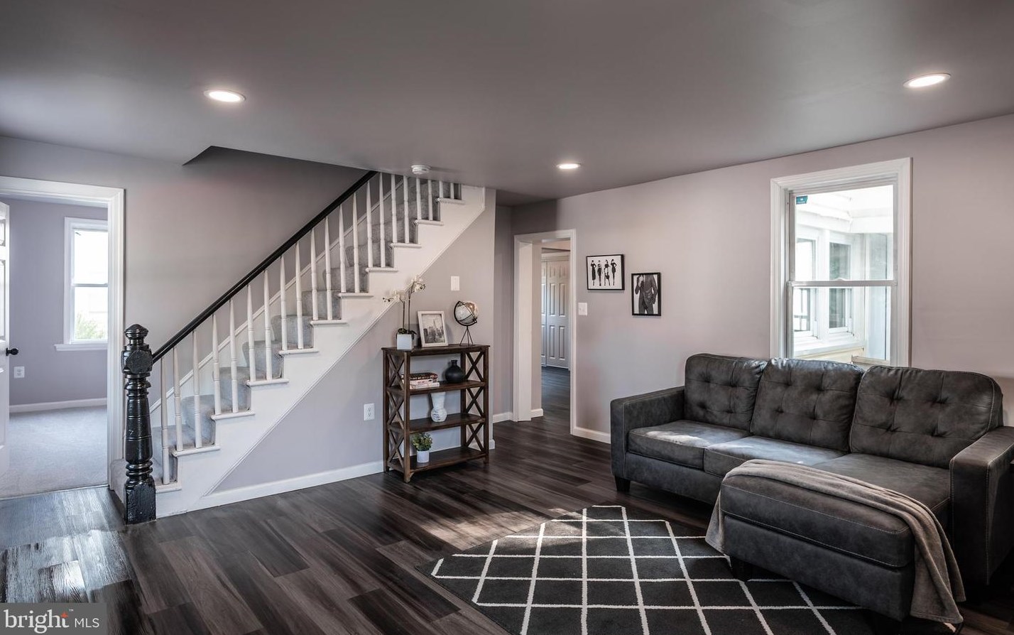 215 N Church St, Charles Town, WV 25414