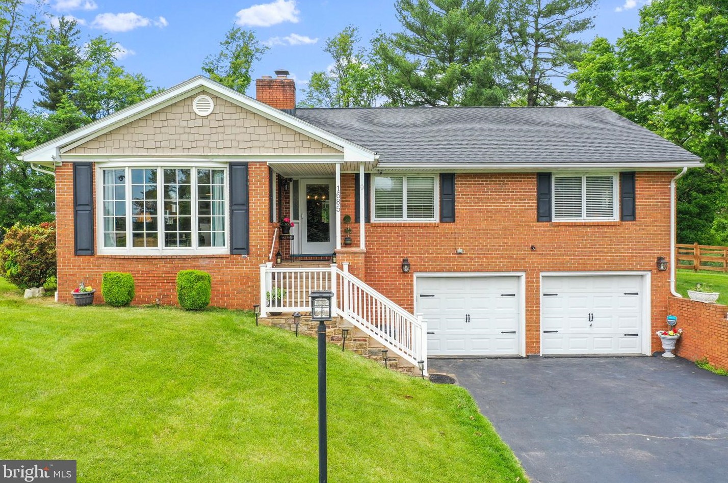 1685 Tuscawilla Dr, Charles Town, WV 25414