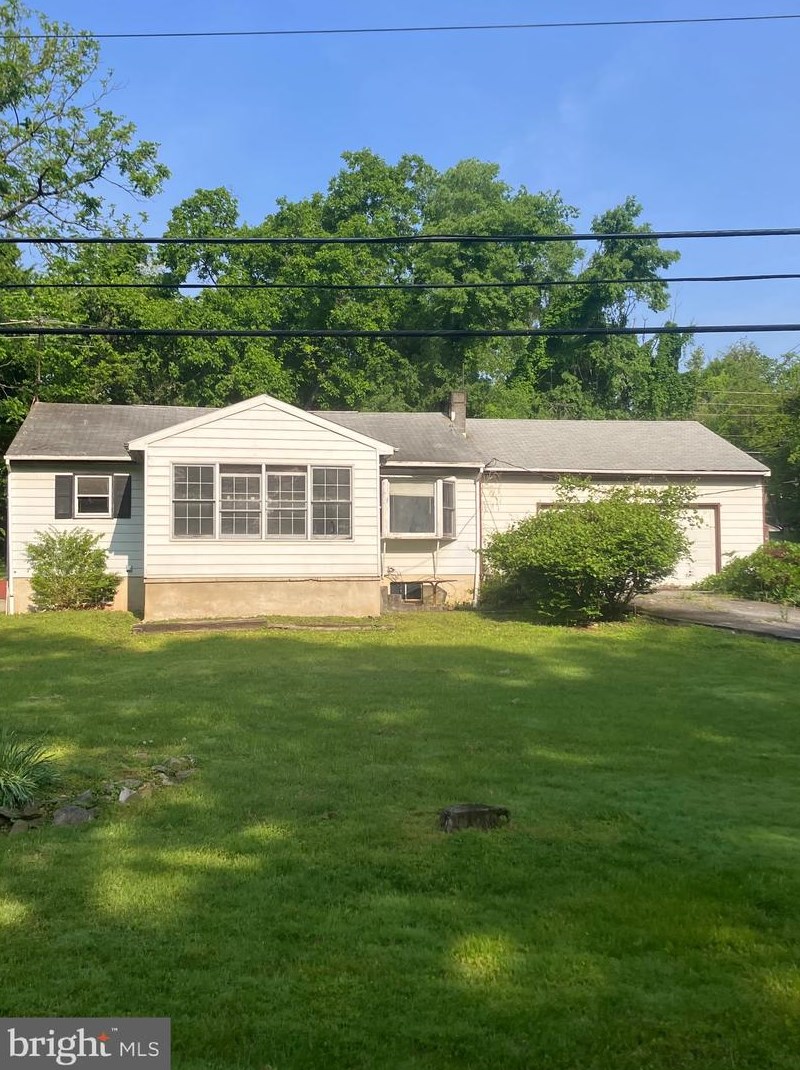 25 Mountainside Rd, Harpers Ferry, WV 25425