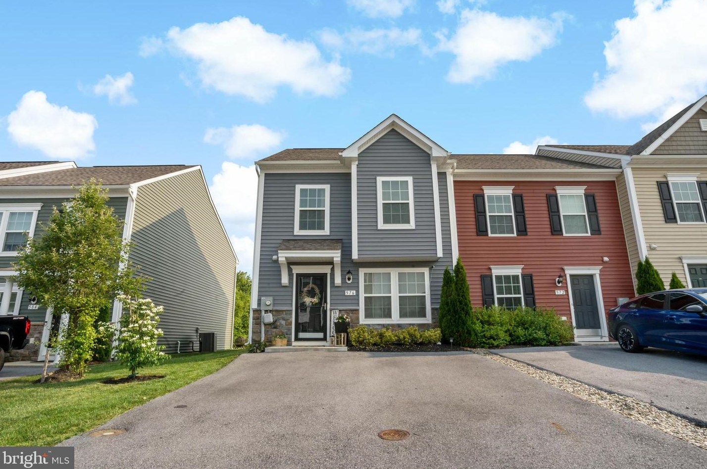576 Thumper Dr, Ranson, WV 25438