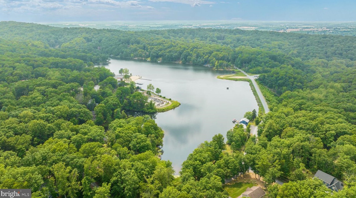1409 Lakeside Dr, Harpers Ferry, WV 25425