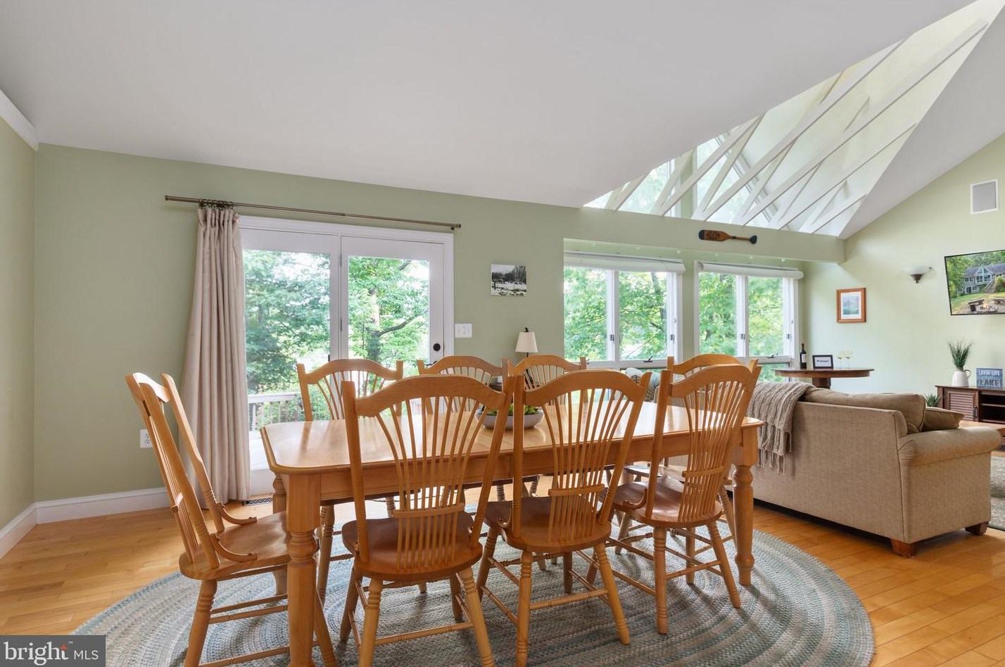 1447 Lakeside Dr, Harpers Ferry, WV 25425