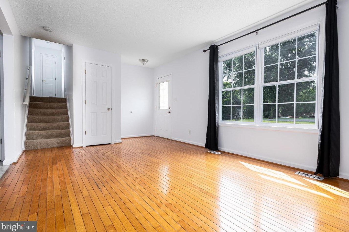 513 E 11th Ave, Ranson, WV 25438